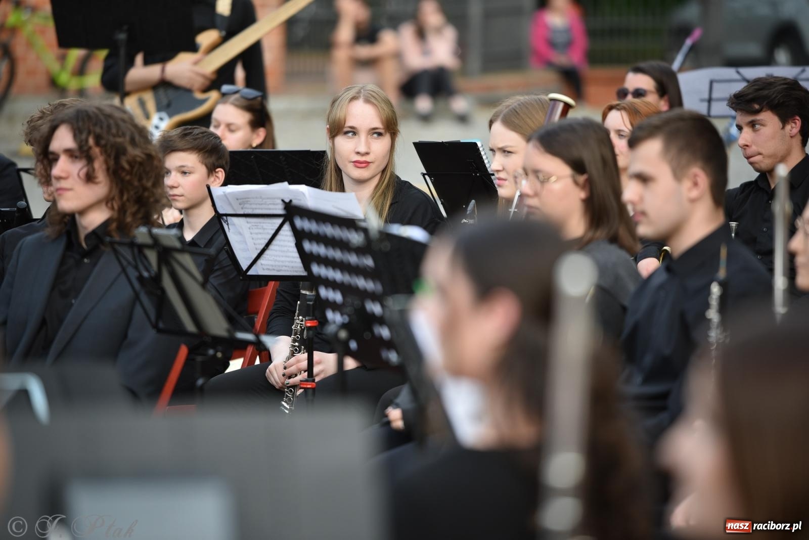 Zdjęcie w galerii na portalu naszraciborz.pl: Plenerowy koncert muzyki filmowej na zamkowym dziedzińcu wiadomości z regionu
