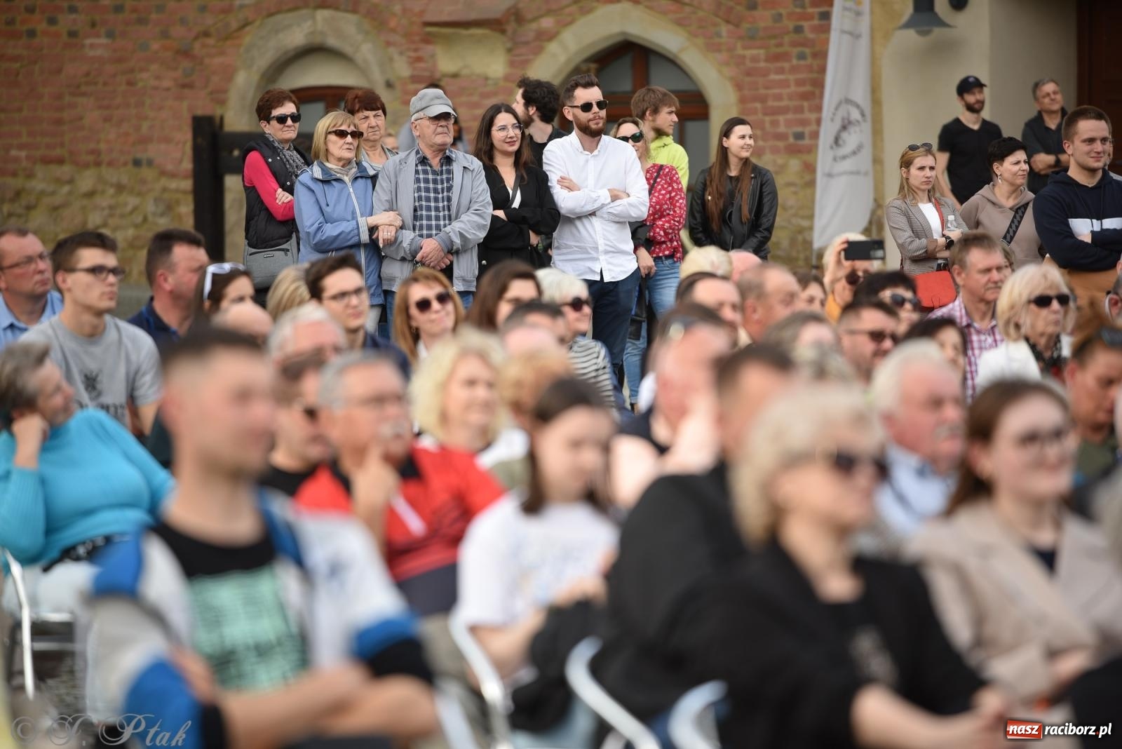 Zdjęcie w galerii na portalu naszraciborz.pl: Plenerowy koncert muzyki filmowej na zamkowym dziedzińcu wiadomości z regionu