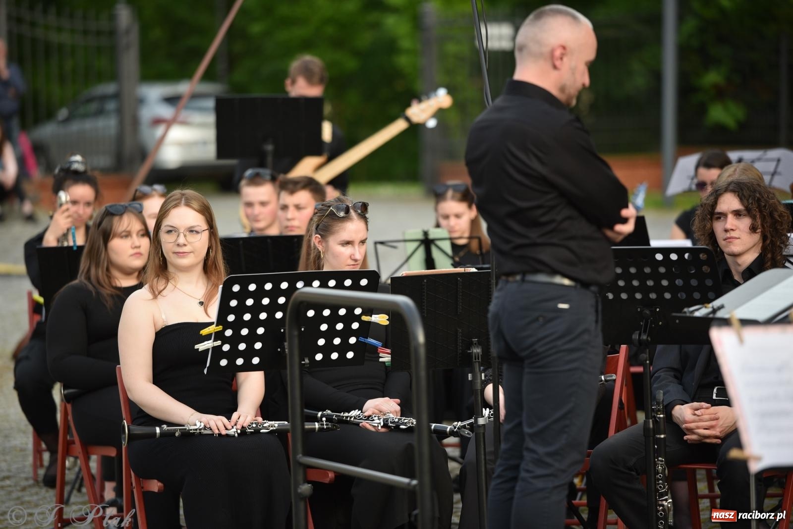 Zdjęcie w galerii na portalu naszraciborz.pl: Plenerowy koncert muzyki filmowej na zamkowym dziedzińcu wiadomości z regionu