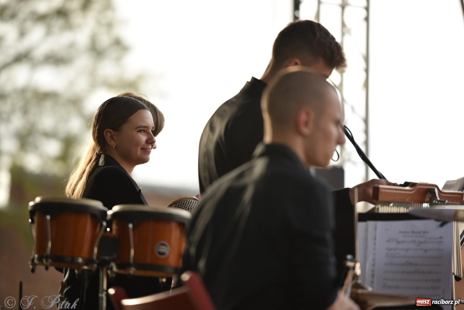 Zdjęcie w galerii na portalu naszraciborz.pl: Plenerowy koncert muzyki filmowej na zamkowym dziedzińcu wiadomości z regionu