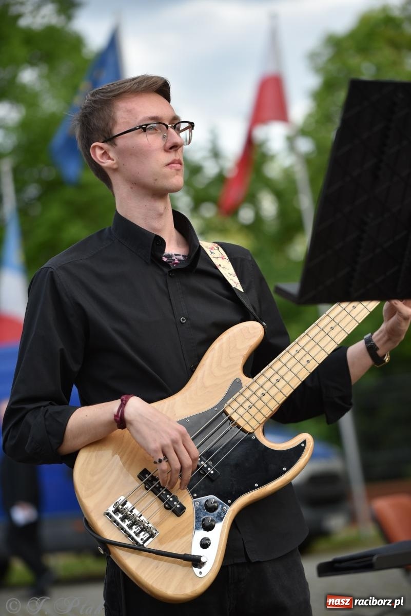 Zdjęcie w galerii na portalu naszraciborz.pl: Plenerowy koncert muzyki filmowej na zamkowym dziedzińcu wiadomości z regionu