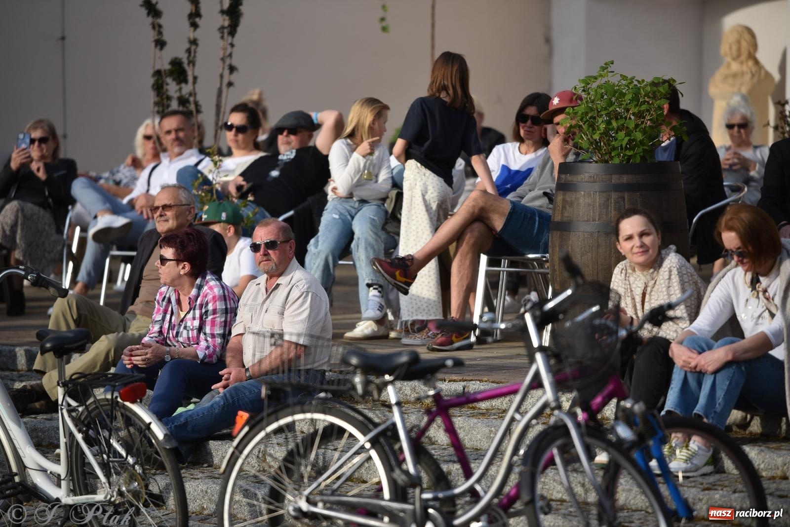Zdjęcie w galerii na portalu naszraciborz.pl: Plenerowy koncert muzyki filmowej na zamkowym dziedzińcu wiadomości z regionu