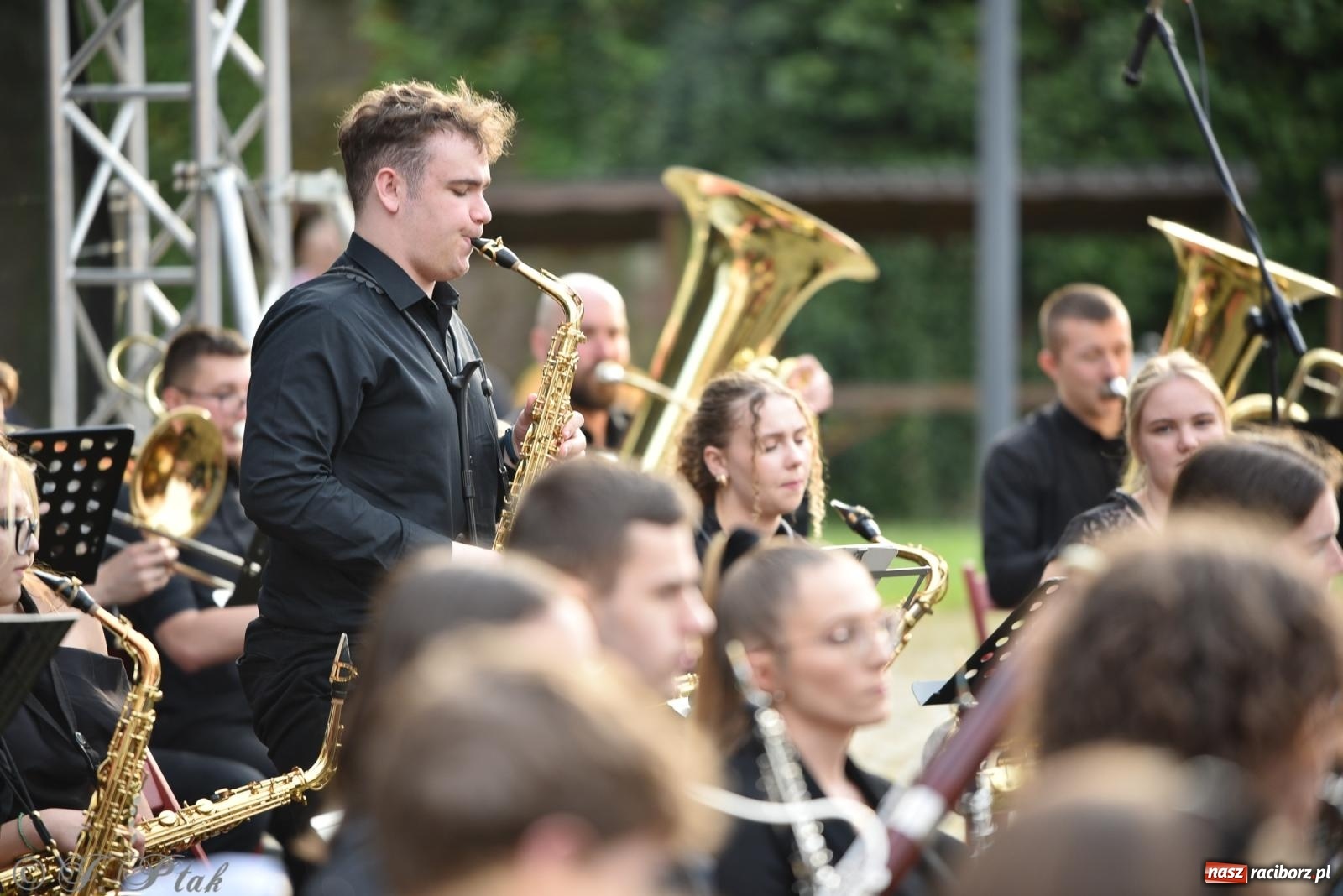 Zdjęcie w galerii na portalu naszraciborz.pl: Plenerowy koncert muzyki filmowej na zamkowym dziedzińcu wiadomości z regionu