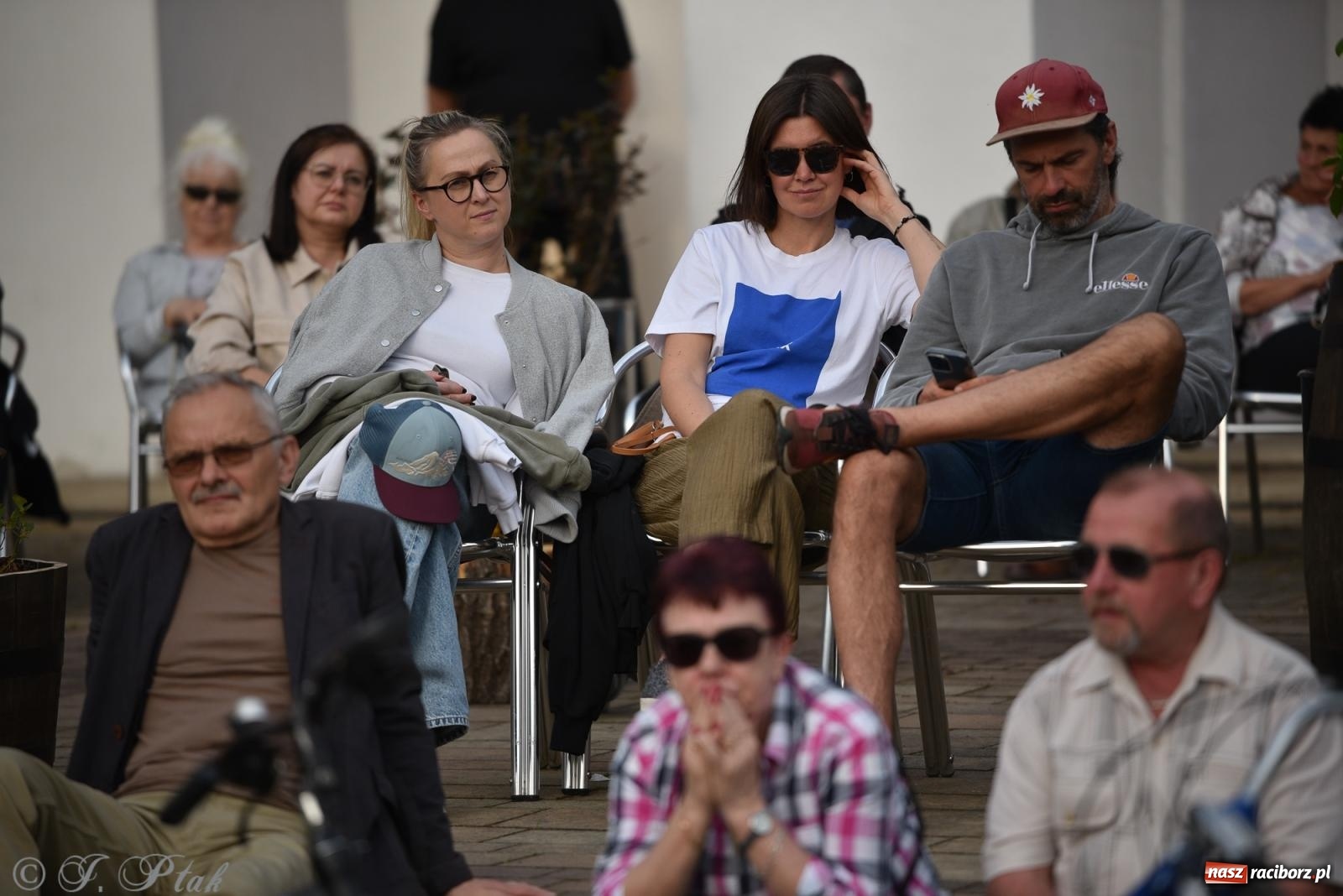 Zdjęcie w galerii na portalu naszraciborz.pl: Plenerowy koncert muzyki filmowej na zamkowym dziedzińcu wiadomości z regionu