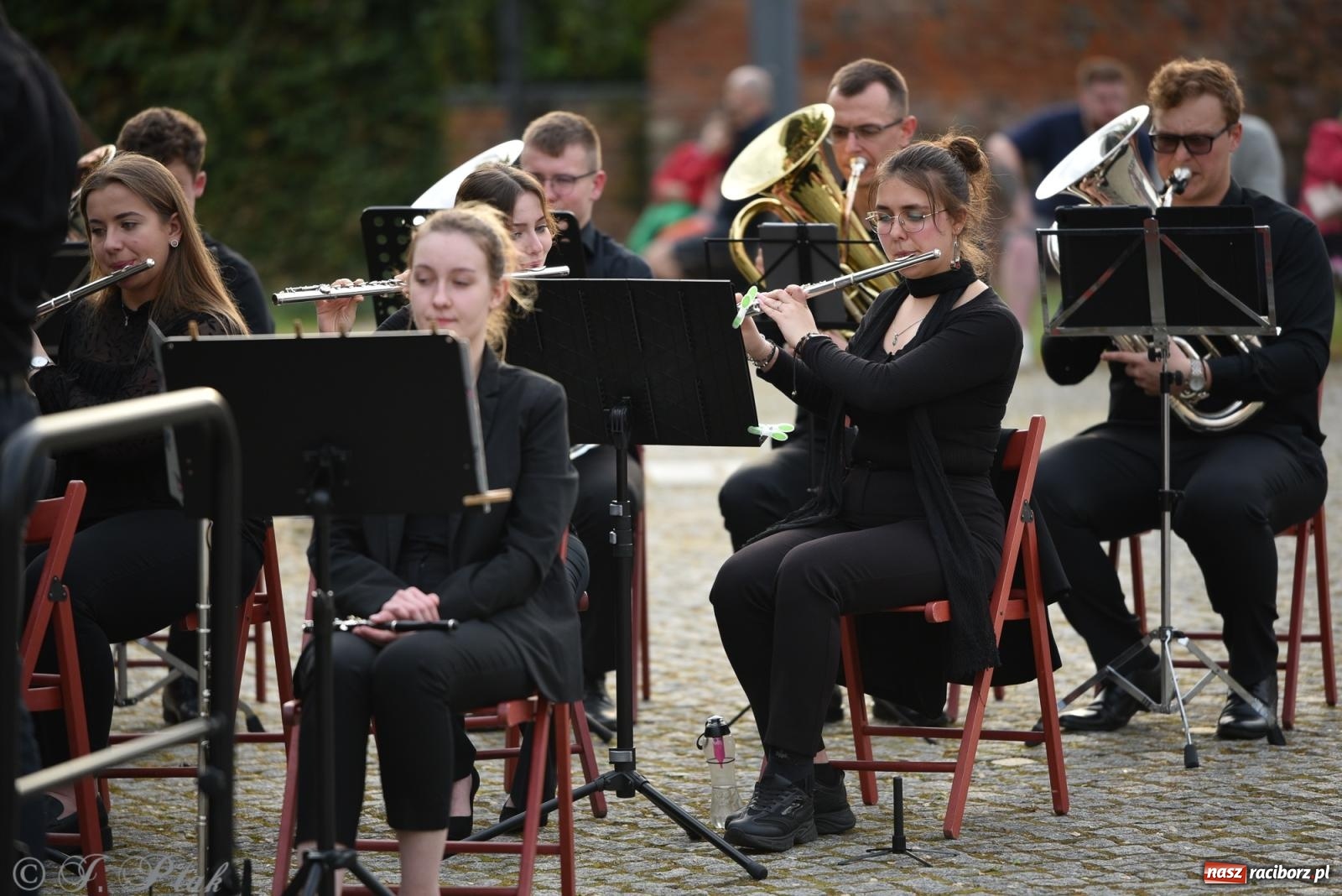 Zdjęcie w galerii na portalu naszraciborz.pl: Plenerowy koncert muzyki filmowej na zamkowym dziedzińcu wiadomości z regionu