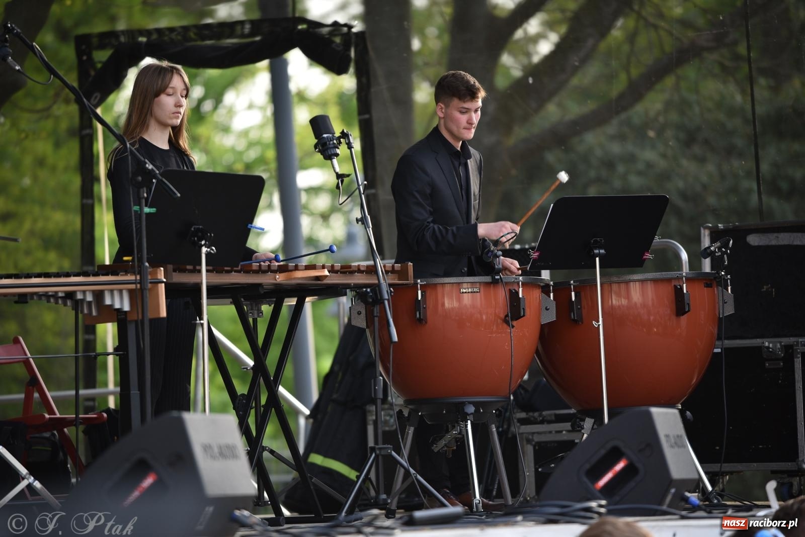 Zdjęcie w galerii na portalu naszraciborz.pl: Plenerowy koncert muzyki filmowej na zamkowym dziedzińcu wiadomości z regionu