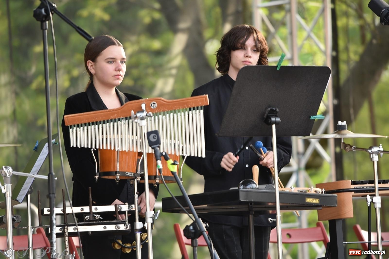 Zdjęcie w galerii na portalu naszraciborz.pl: Plenerowy koncert muzyki filmowej na zamkowym dziedzińcu wiadomości z regionu