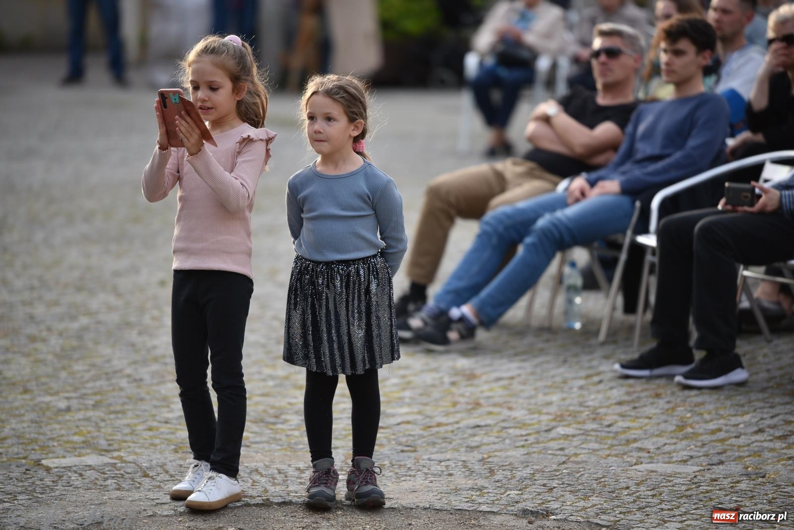 Zdjęcie w galerii na portalu naszraciborz.pl: Plenerowy koncert muzyki filmowej na zamkowym dziedzińcu wiadomości z regionu