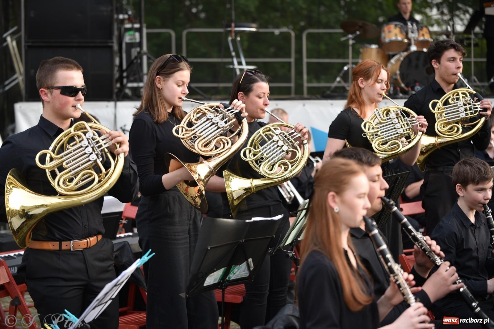 Zdjęcie w galerii na portalu naszraciborz.pl: Plenerowy koncert muzyki filmowej na zamkowym dziedzińcu wiadomości z regionu