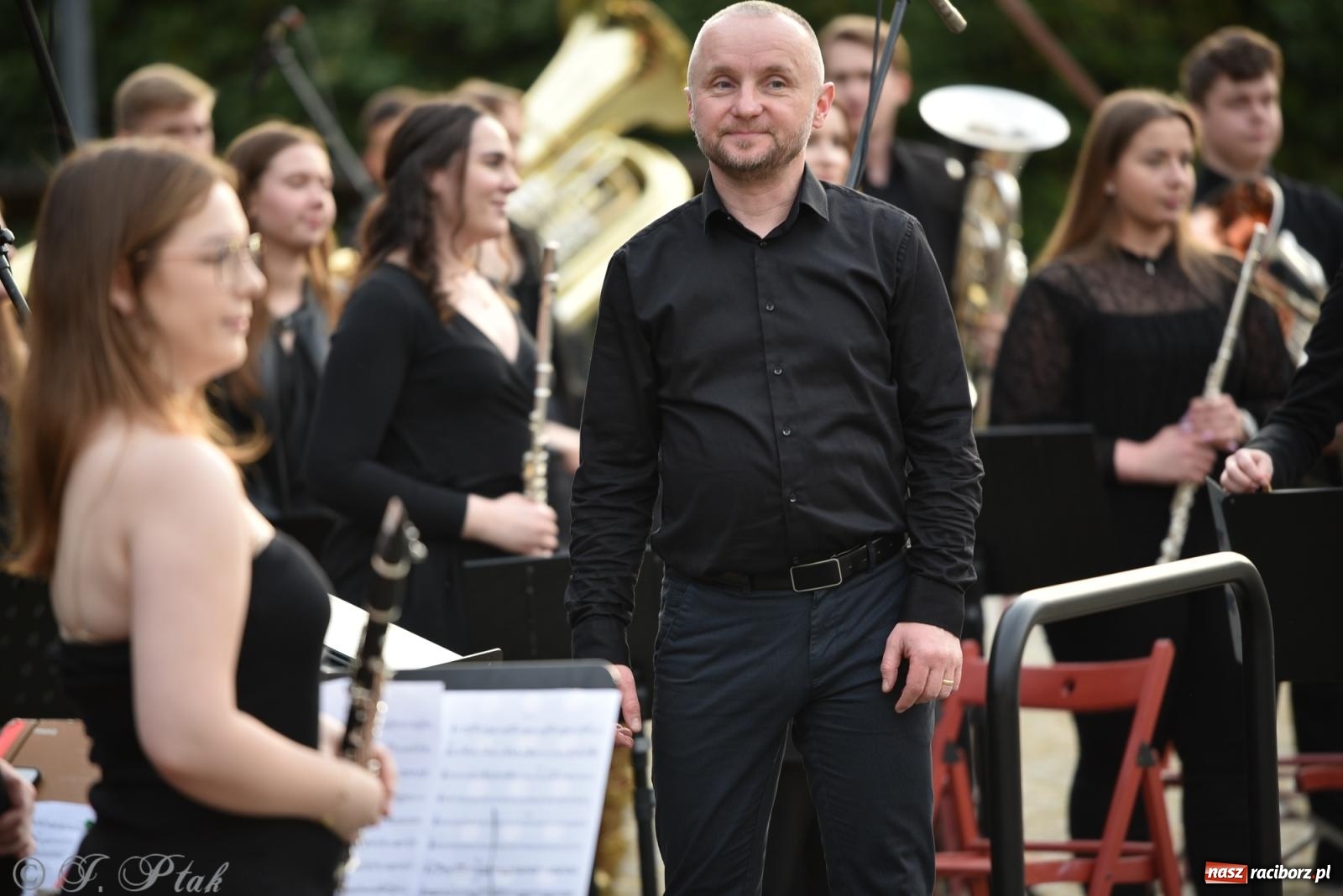 Zdjęcie w galerii na portalu naszraciborz.pl: Plenerowy koncert muzyki filmowej na zamkowym dziedzińcu wiadomości z regionu