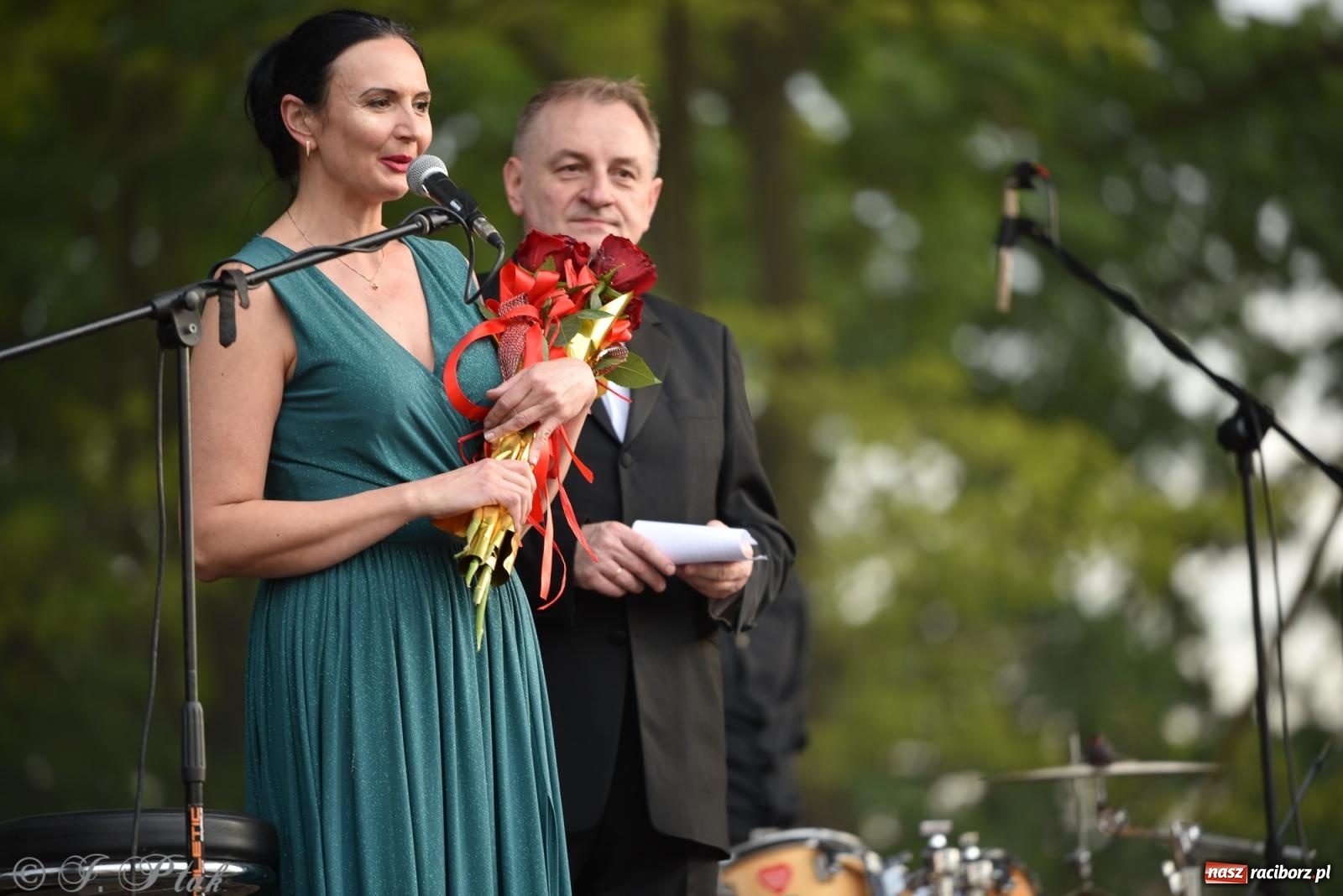 Zdjęcie w galerii na portalu naszraciborz.pl: Plenerowy koncert muzyki filmowej na zamkowym dziedzińcu wiadomości z regionu