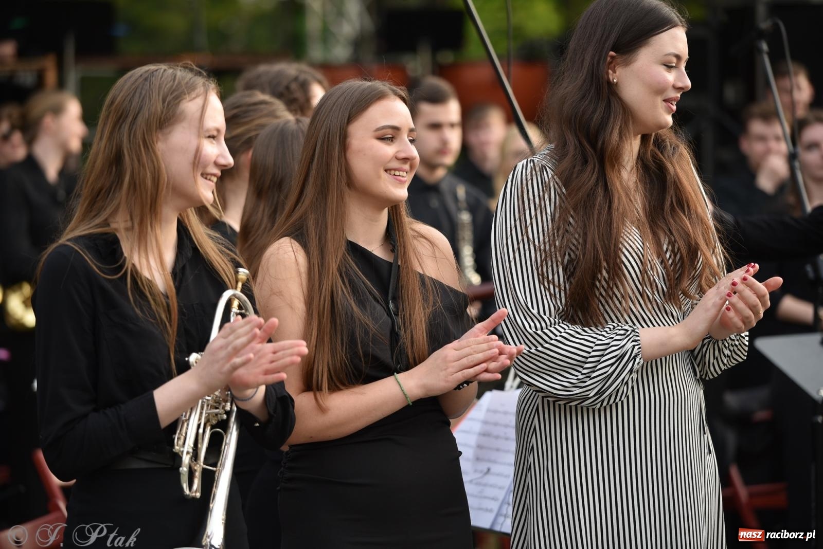 Zdjęcie w galerii na portalu naszraciborz.pl: Plenerowy koncert muzyki filmowej na zamkowym dziedzińcu wiadomości z regionu