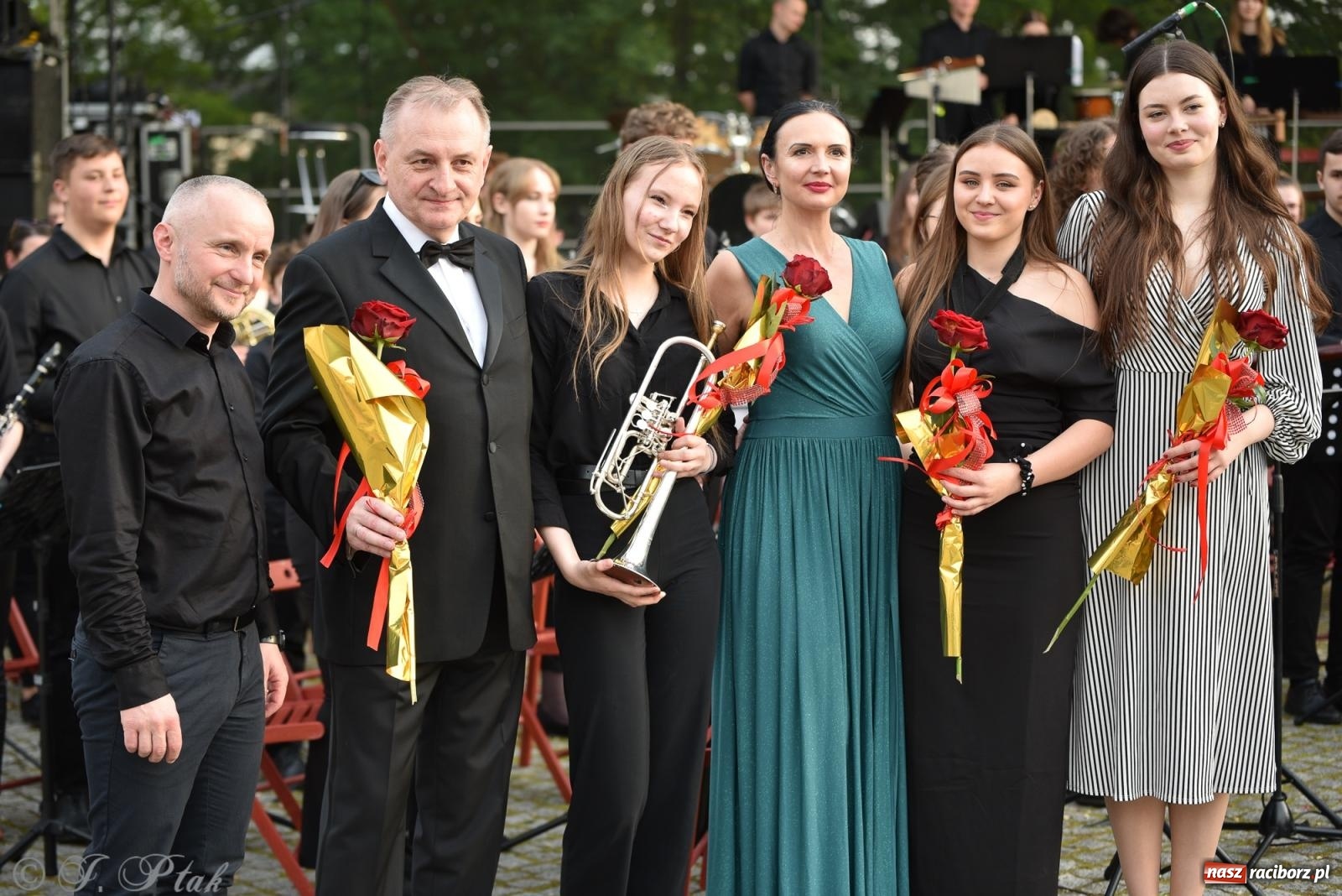 Zdjęcie w galerii na portalu naszraciborz.pl: Plenerowy koncert muzyki filmowej na zamkowym dziedzińcu wiadomości z regionu