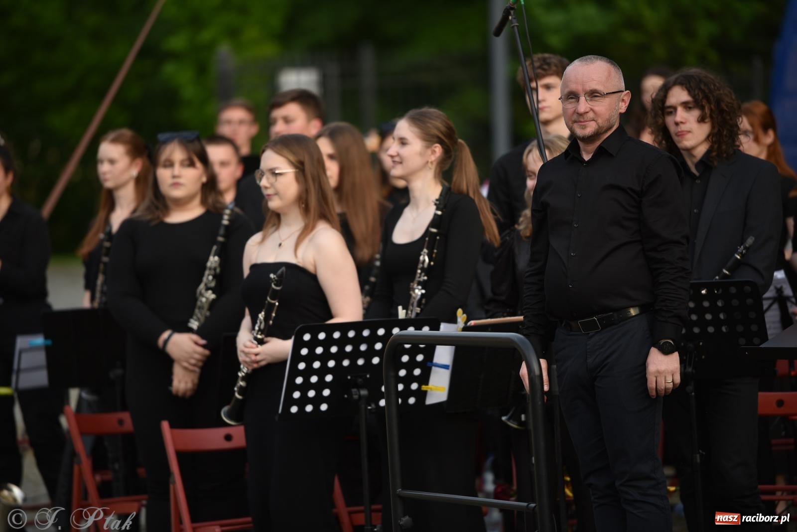 Zdjęcie w galerii na portalu naszraciborz.pl: Plenerowy koncert muzyki filmowej na zamkowym dziedzińcu wiadomości z regionu