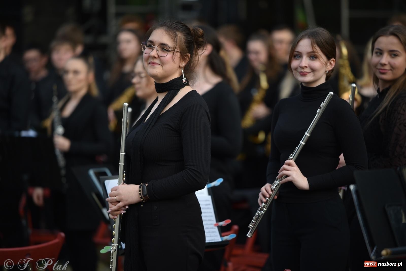 Zdjęcie w galerii na portalu naszraciborz.pl: Plenerowy koncert muzyki filmowej na zamkowym dziedzińcu wiadomości z regionu