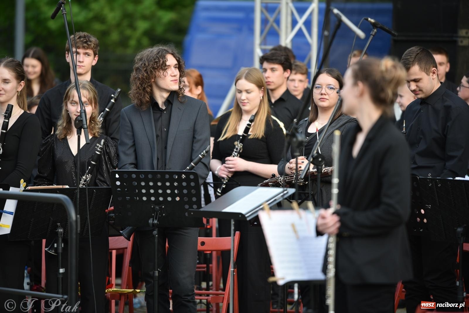 Zdjęcie w galerii na portalu naszraciborz.pl: Plenerowy koncert muzyki filmowej na zamkowym dziedzińcu wiadomości z regionu