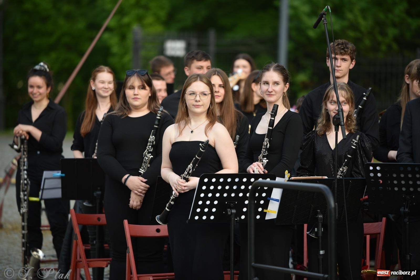 Zdjęcie w galerii na portalu naszraciborz.pl: Plenerowy koncert muzyki filmowej na zamkowym dziedzińcu wiadomości z regionu