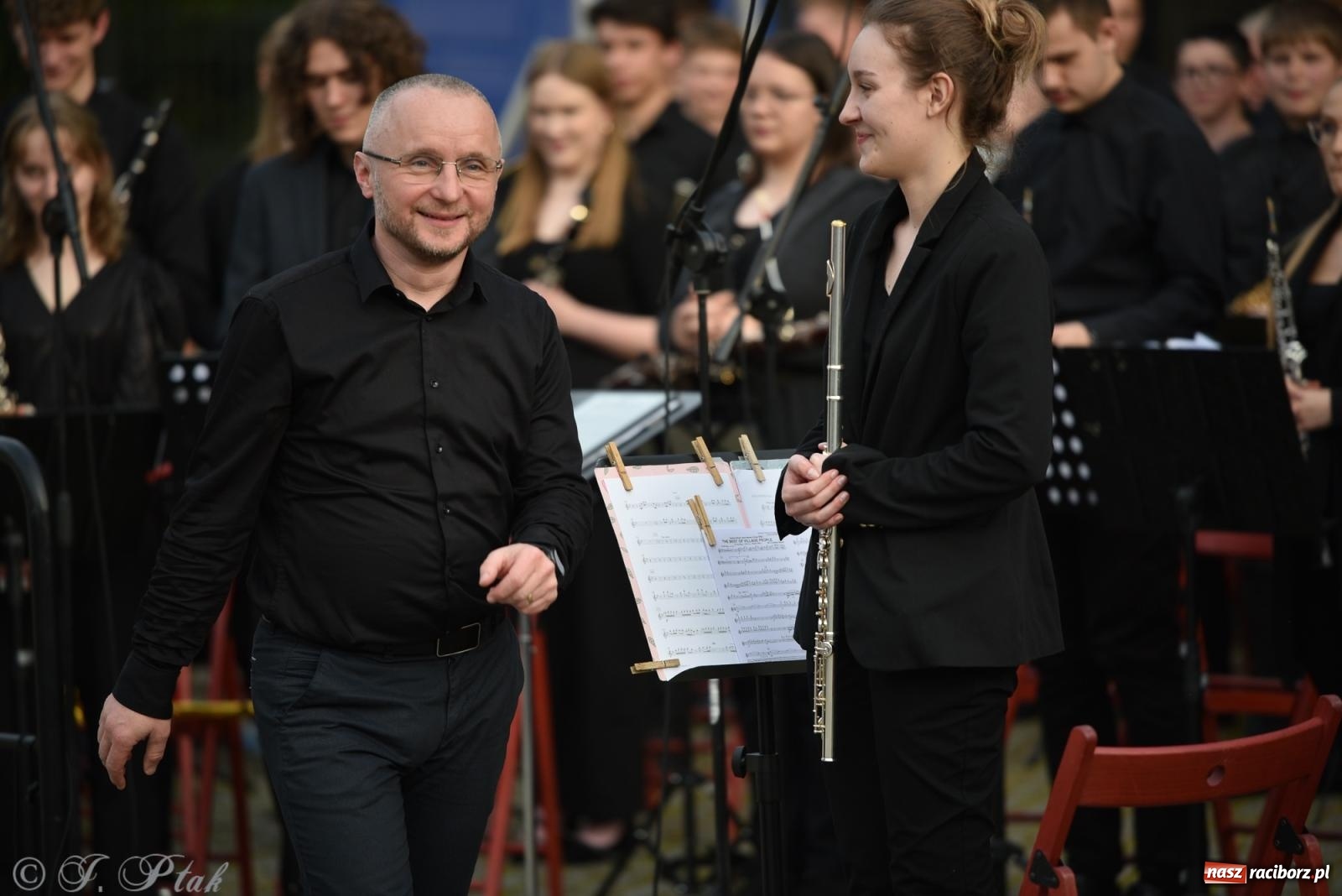Zdjęcie w galerii na portalu naszraciborz.pl: Plenerowy koncert muzyki filmowej na zamkowym dziedzińcu wiadomości z regionu