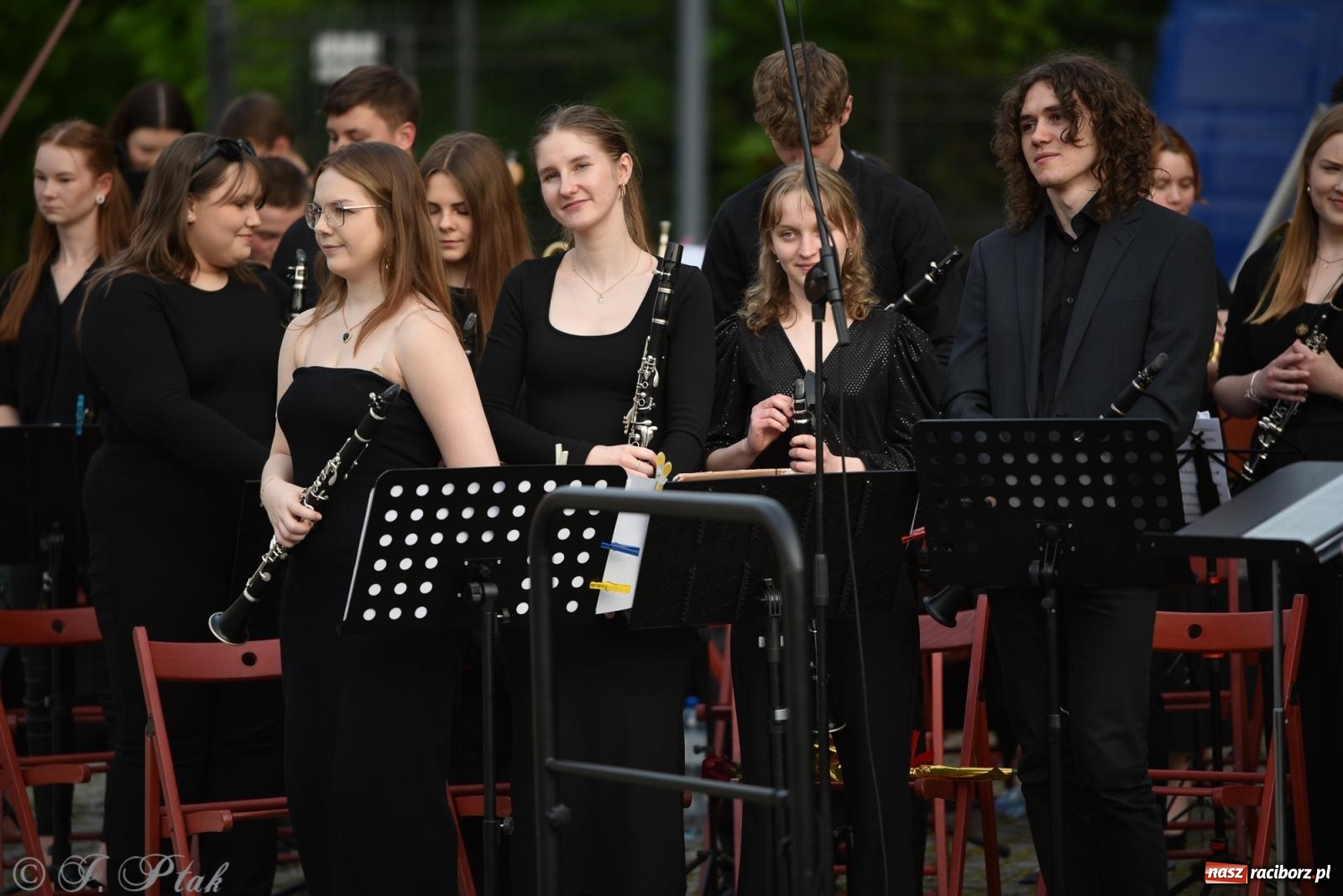Zdjęcie w galerii na portalu naszraciborz.pl: Plenerowy koncert muzyki filmowej na zamkowym dziedzińcu wiadomości z regionu