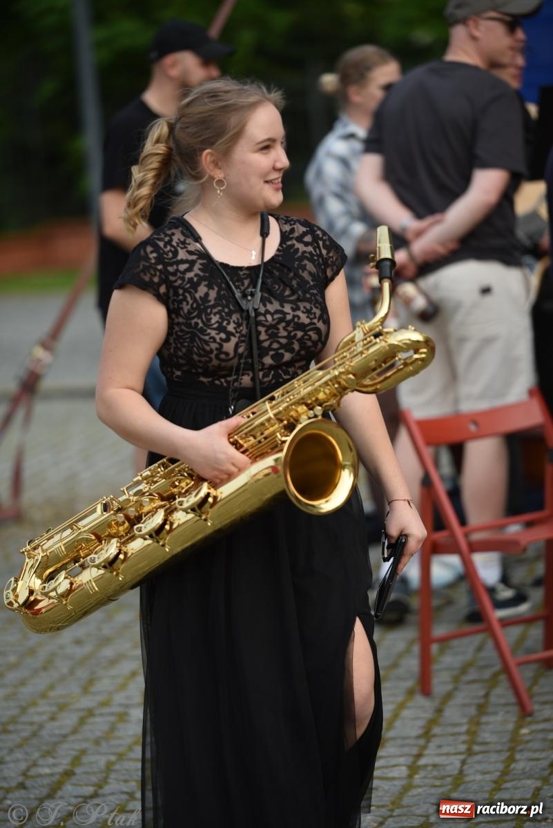 Zdjęcie w galerii na portalu naszraciborz.pl: Plenerowy koncert muzyki filmowej na zamkowym dziedzińcu wiadomości z regionu