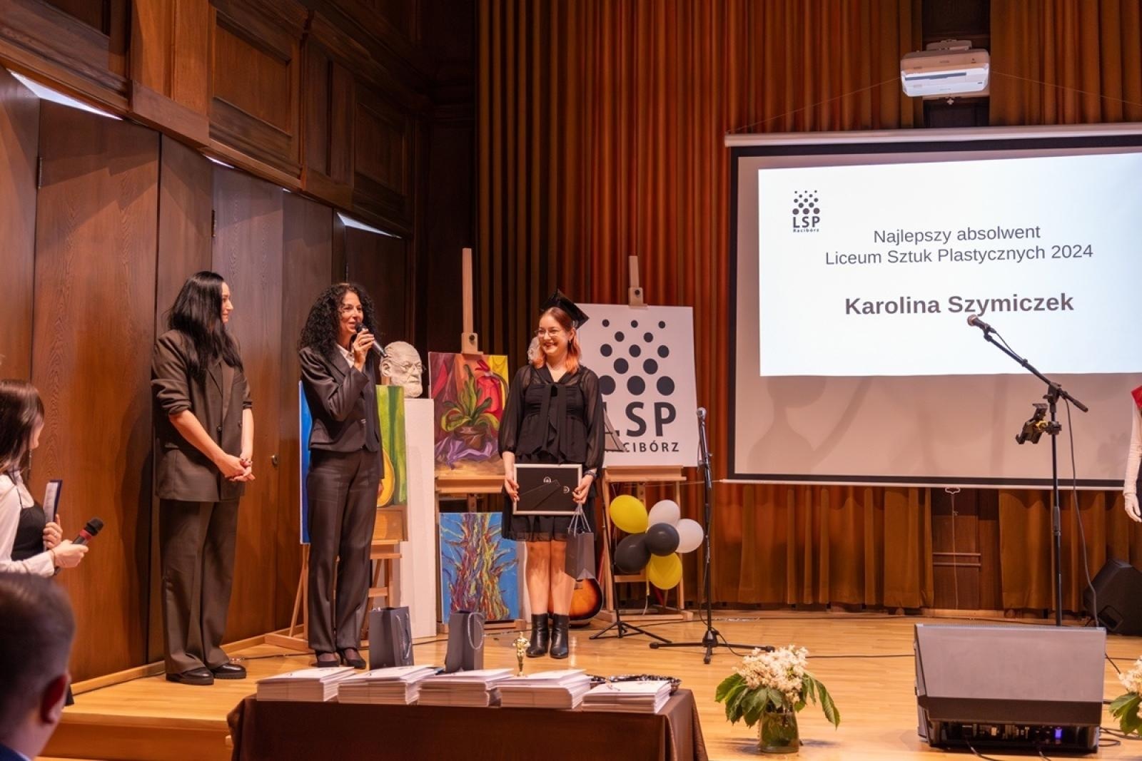 Zdjęcie w galerii na portalu naszraciborz.pl: ZSO nr 1 w Raciborzu – pożegnanie maturzystów! wiadomości z regionu