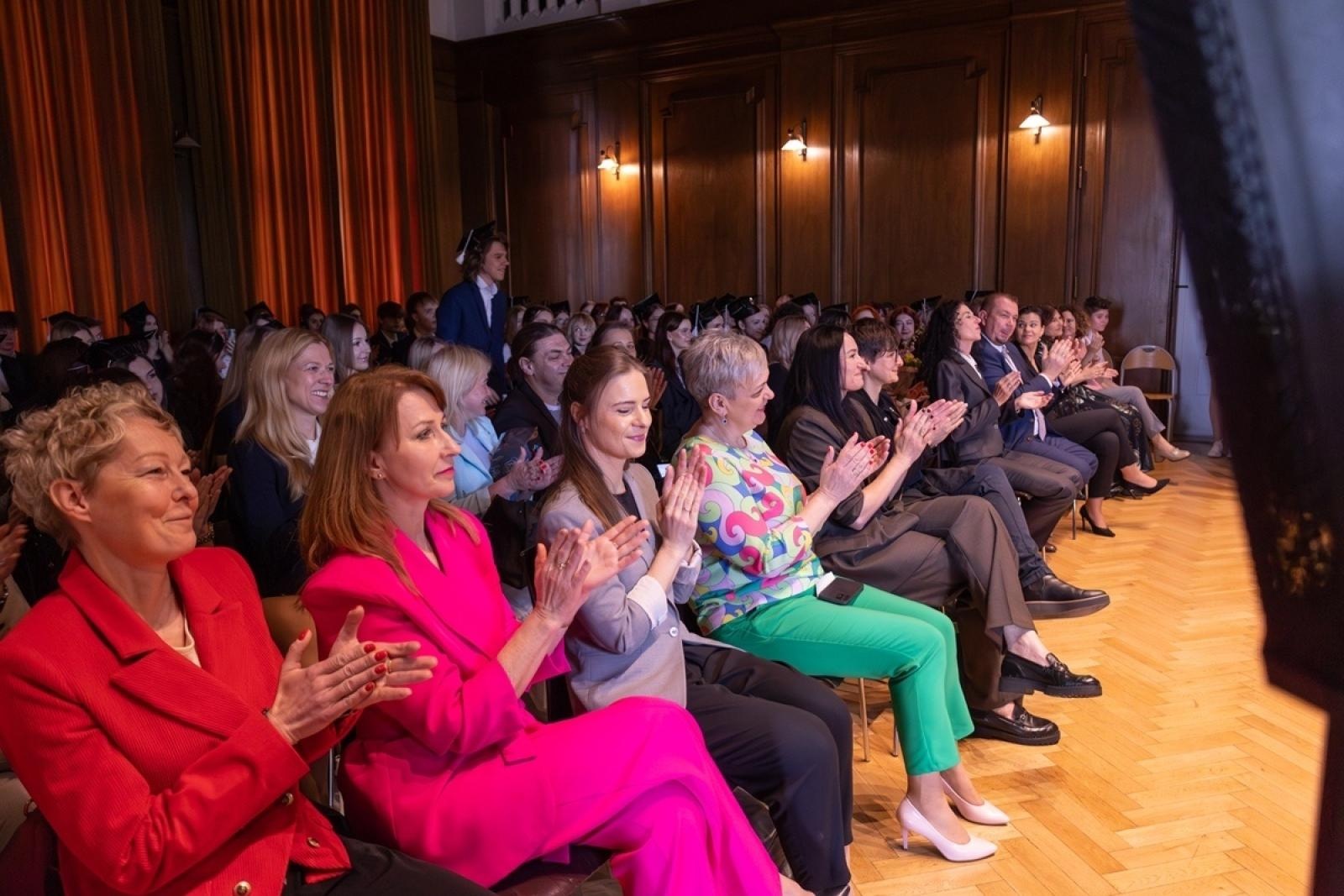 Zdjęcie w galerii na portalu naszraciborz.pl: ZSO nr 1 w Raciborzu – pożegnanie maturzystów! wiadomości z regionu