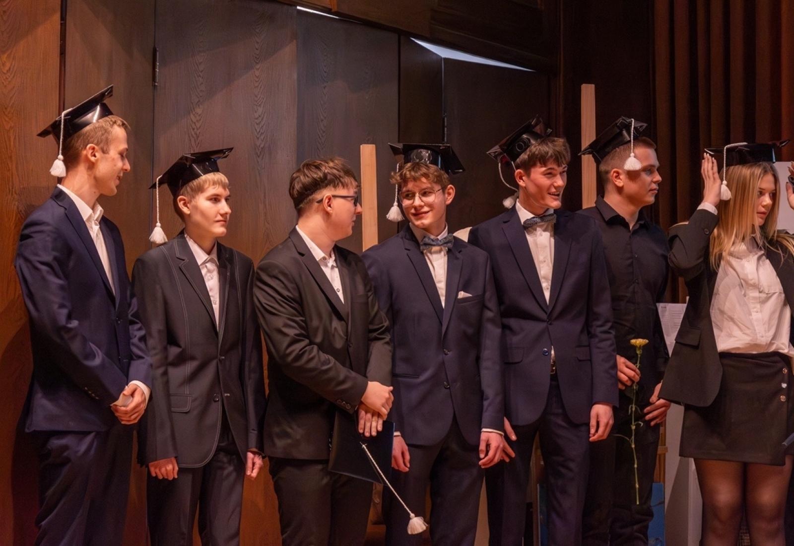 Zdjęcie w galerii na portalu naszraciborz.pl: ZSO nr 1 w Raciborzu – pożegnanie maturzystów! wiadomości z regionu