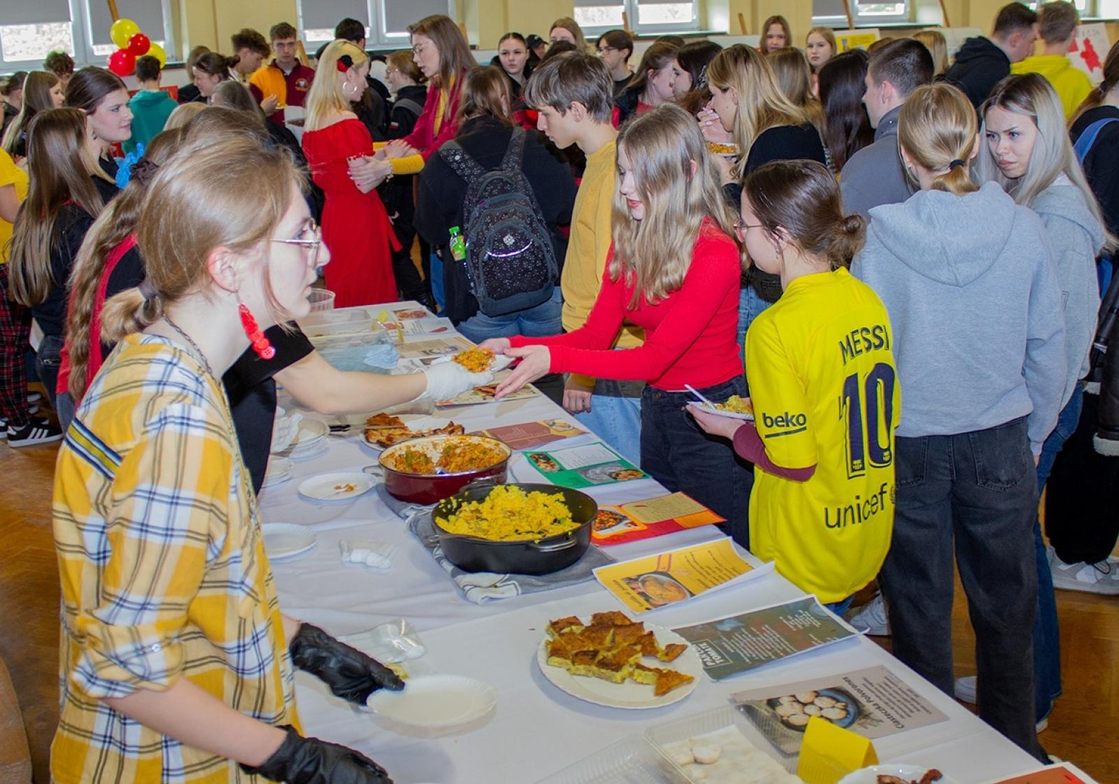 Zdjęcie w galerii na portalu naszraciborz.pl: Dzień Języka Hiszpańskiego w Ekonomiku wiadomości z regionu