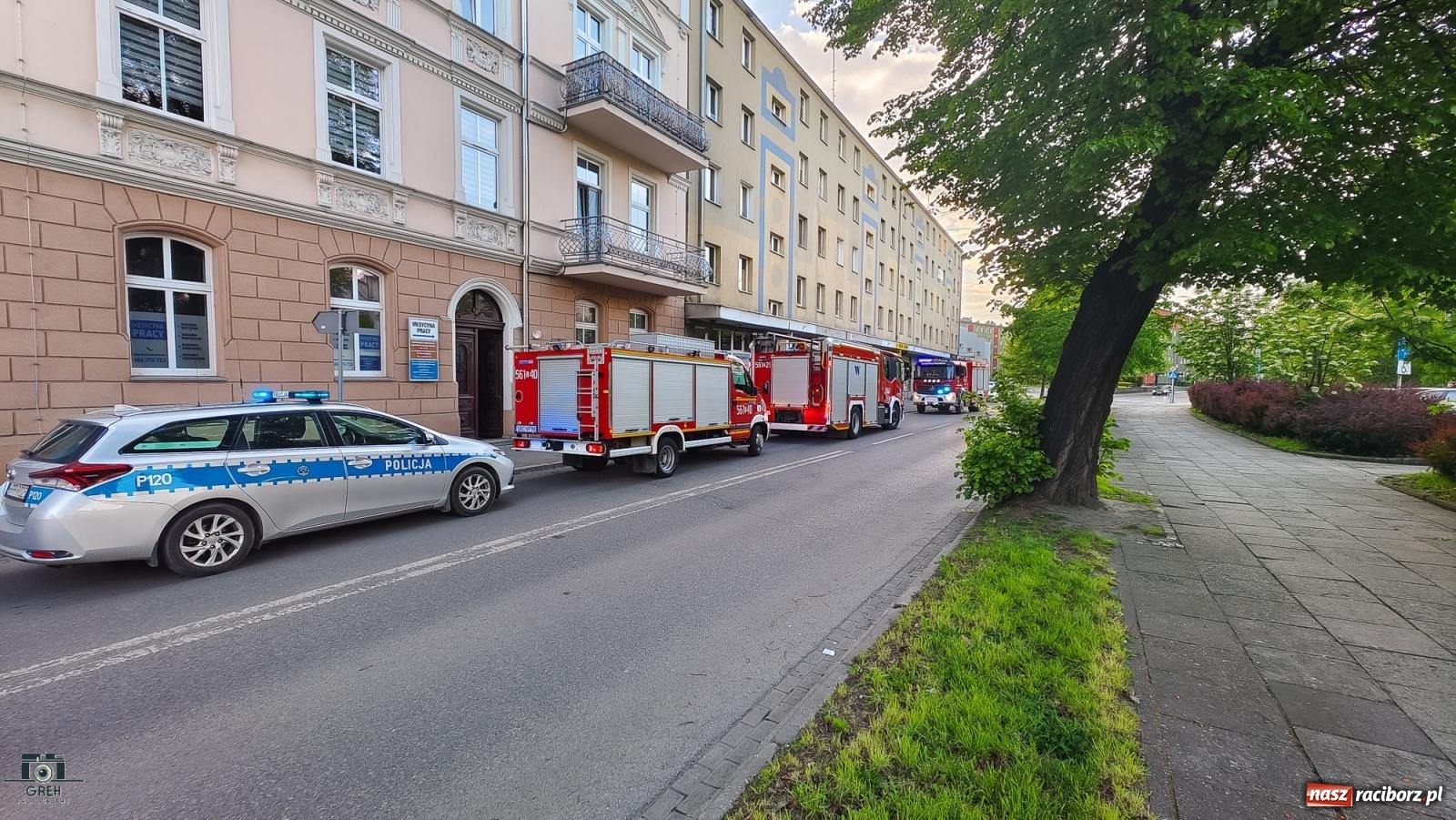 Zdjęcie w galerii na portalu naszraciborz.pl: Pięć zastępów w akcji przy Wojska Polskiego [FOTO] wiadomości z regionu