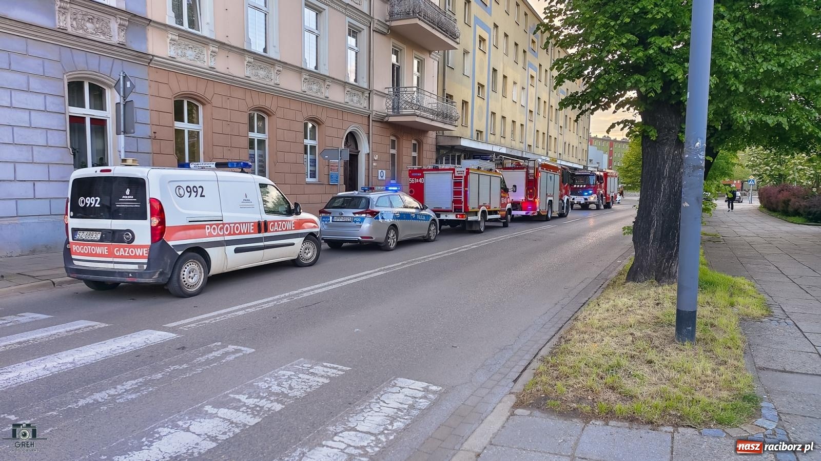 Zdjęcie w galerii na portalu naszraciborz.pl: Pięć zastępów w akcji przy Wojska Polskiego [FOTO] wiadomości z regionu
