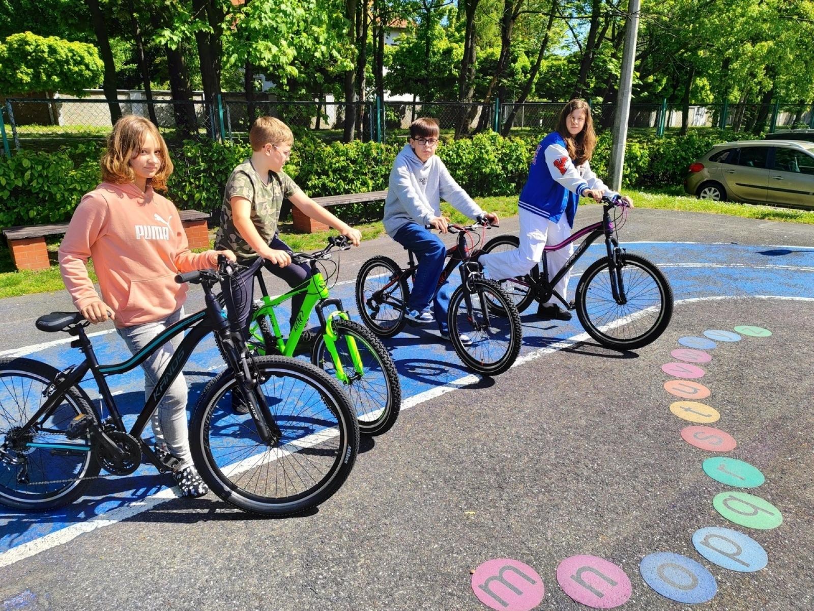 Zdjęcie w galerii na portalu naszraciborz.pl: Szkoła Podstawowa nr 18 ma cztery nowe rowery wiadomości z regionu