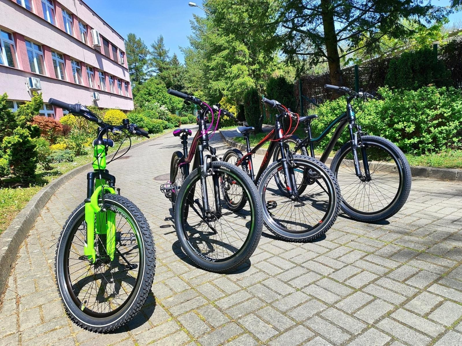 Zdjęcie w galerii na portalu naszraciborz.pl: Szkoła Podstawowa nr 18 ma cztery nowe rowery wiadomości z regionu