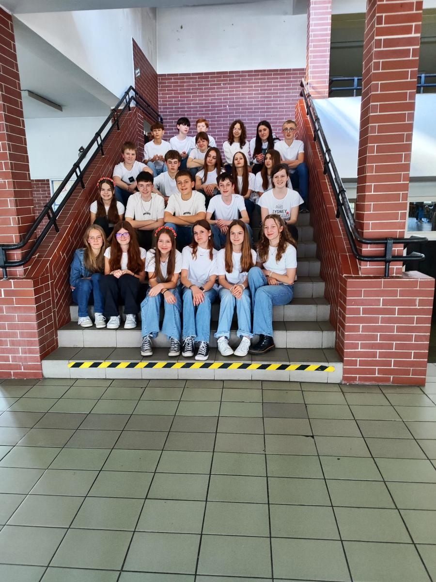 Zdjęcie w galerii na portalu naszraciborz.pl: Młodzież z partnerskiego miasta Roth w raciborskiej Osiemnastce wiadomości z regionu