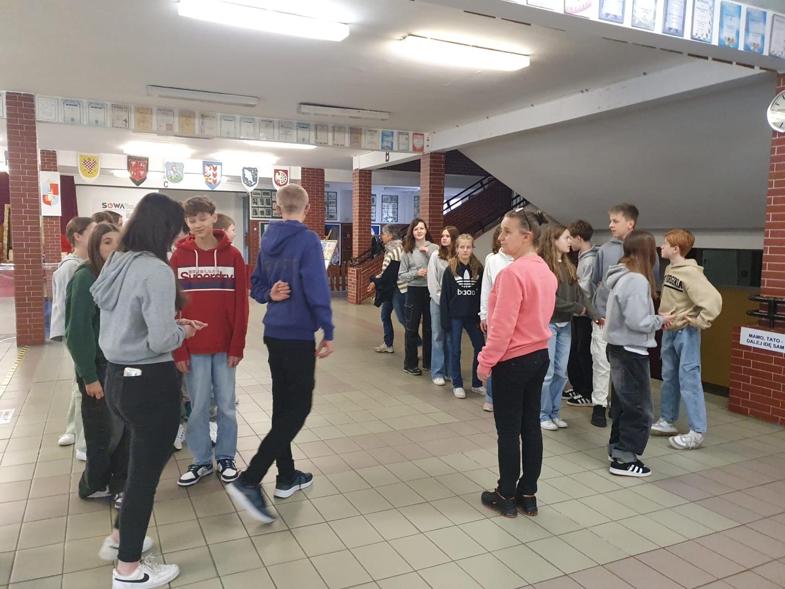 Zdjęcie w galerii na portalu naszraciborz.pl: Młodzież z partnerskiego miasta Roth w raciborskiej Osiemnastce wiadomości z regionu