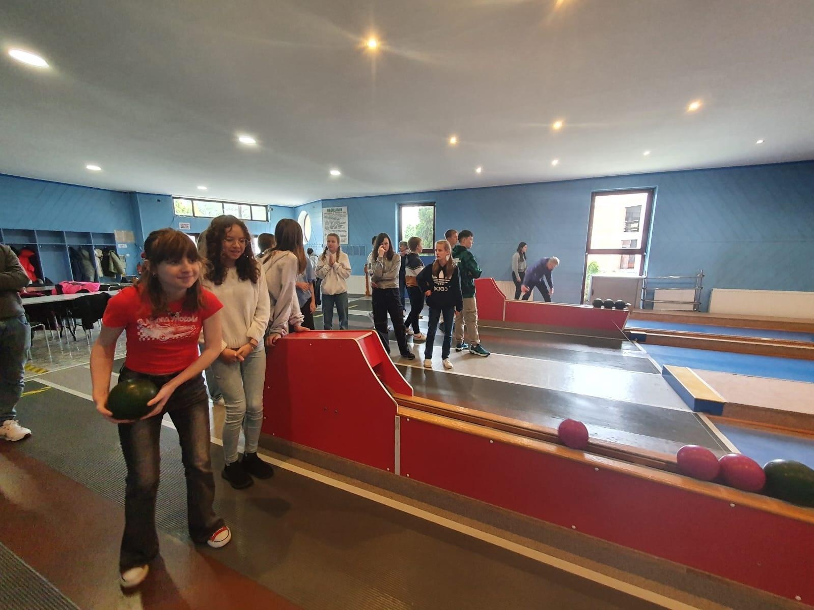 Zdjęcie w galerii na portalu naszraciborz.pl: Młodzież z partnerskiego miasta Roth w raciborskiej Osiemnastce wiadomości z regionu