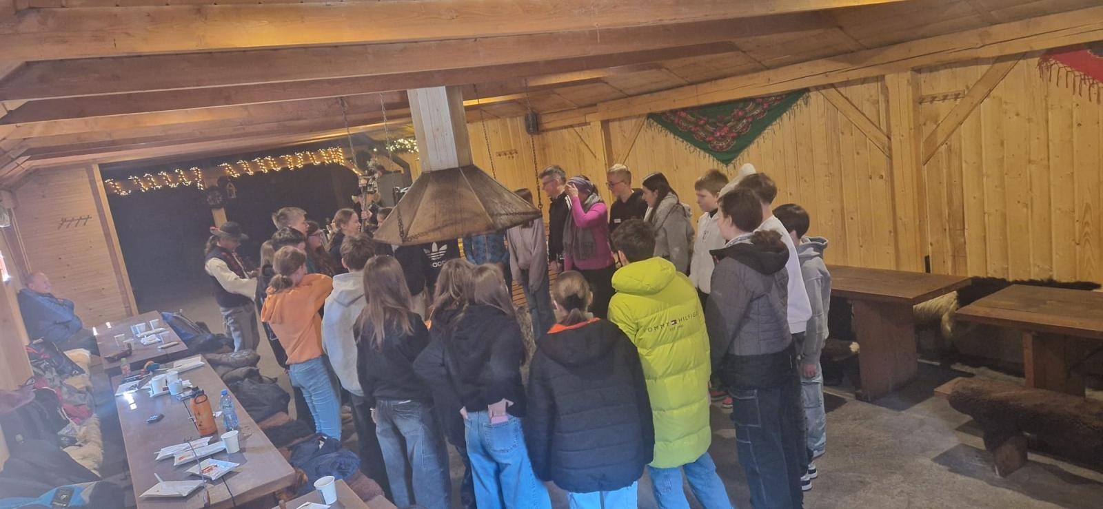 Zdjęcie w galerii na portalu naszraciborz.pl: Młodzież z partnerskiego miasta Roth w raciborskiej Osiemnastce wiadomości z regionu