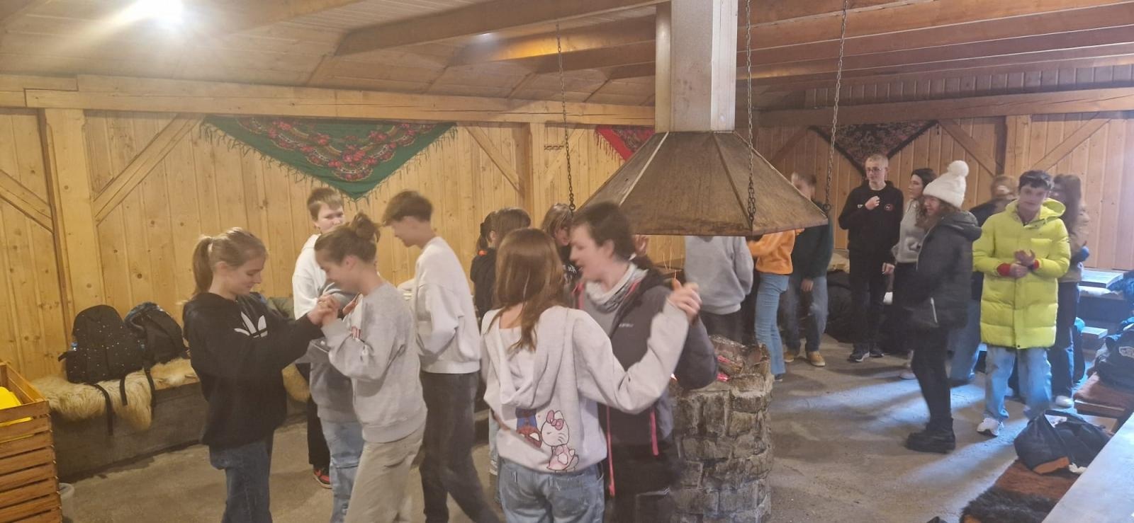 Zdjęcie w galerii na portalu naszraciborz.pl: Młodzież z partnerskiego miasta Roth w raciborskiej Osiemnastce wiadomości z regionu