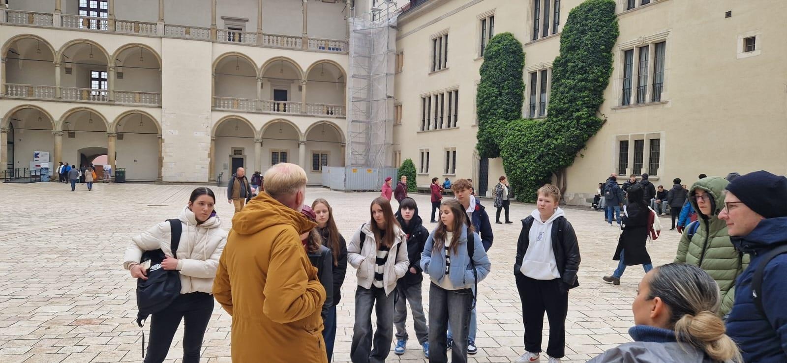 Zdjęcie w galerii na portalu naszraciborz.pl: Młodzież z partnerskiego miasta Roth w raciborskiej Osiemnastce wiadomości z regionu