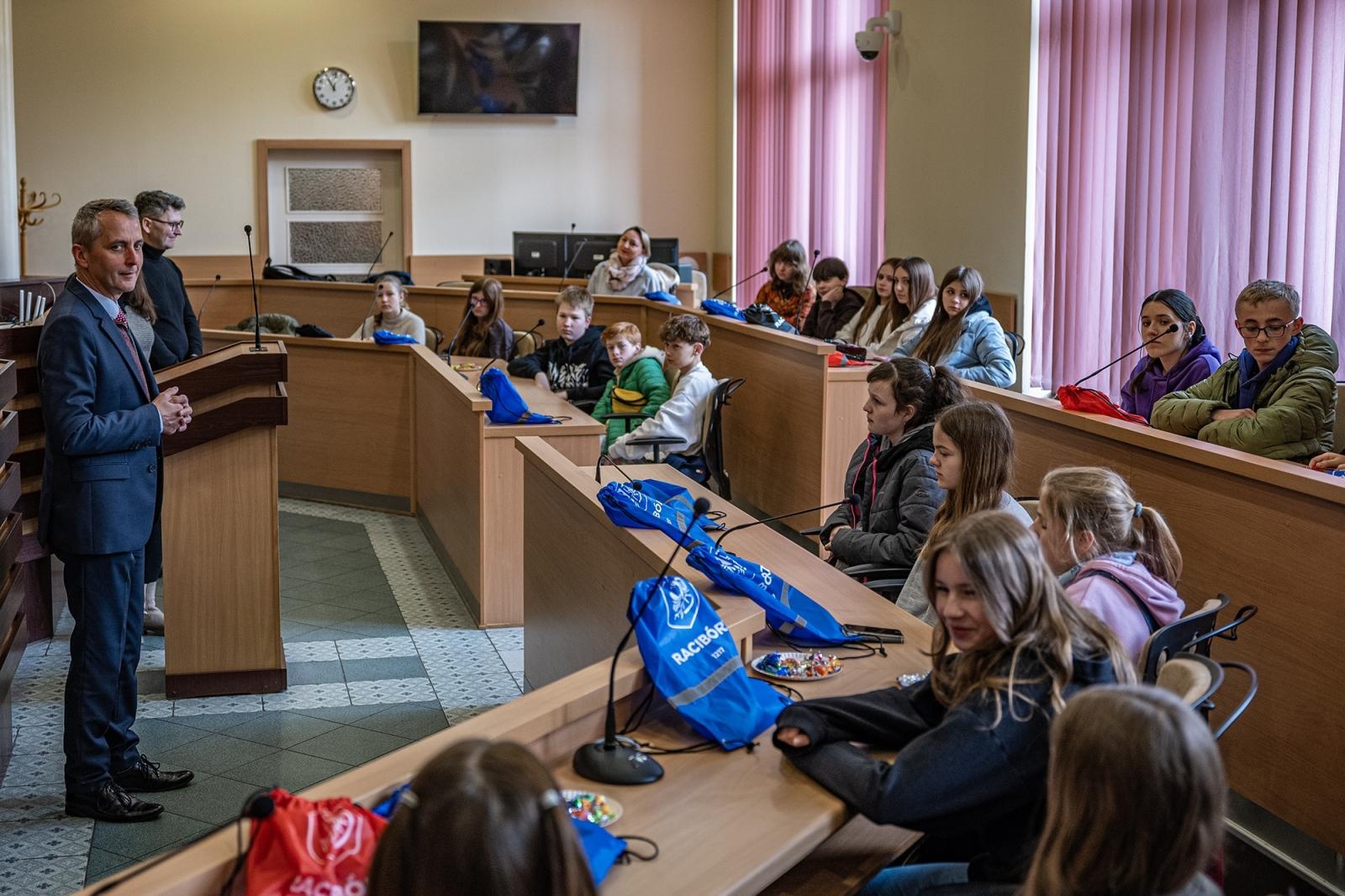 Zdjęcie w galerii na portalu naszraciborz.pl: Młodzież z partnerskiego miasta Roth w raciborskiej Osiemnastce wiadomości z regionu