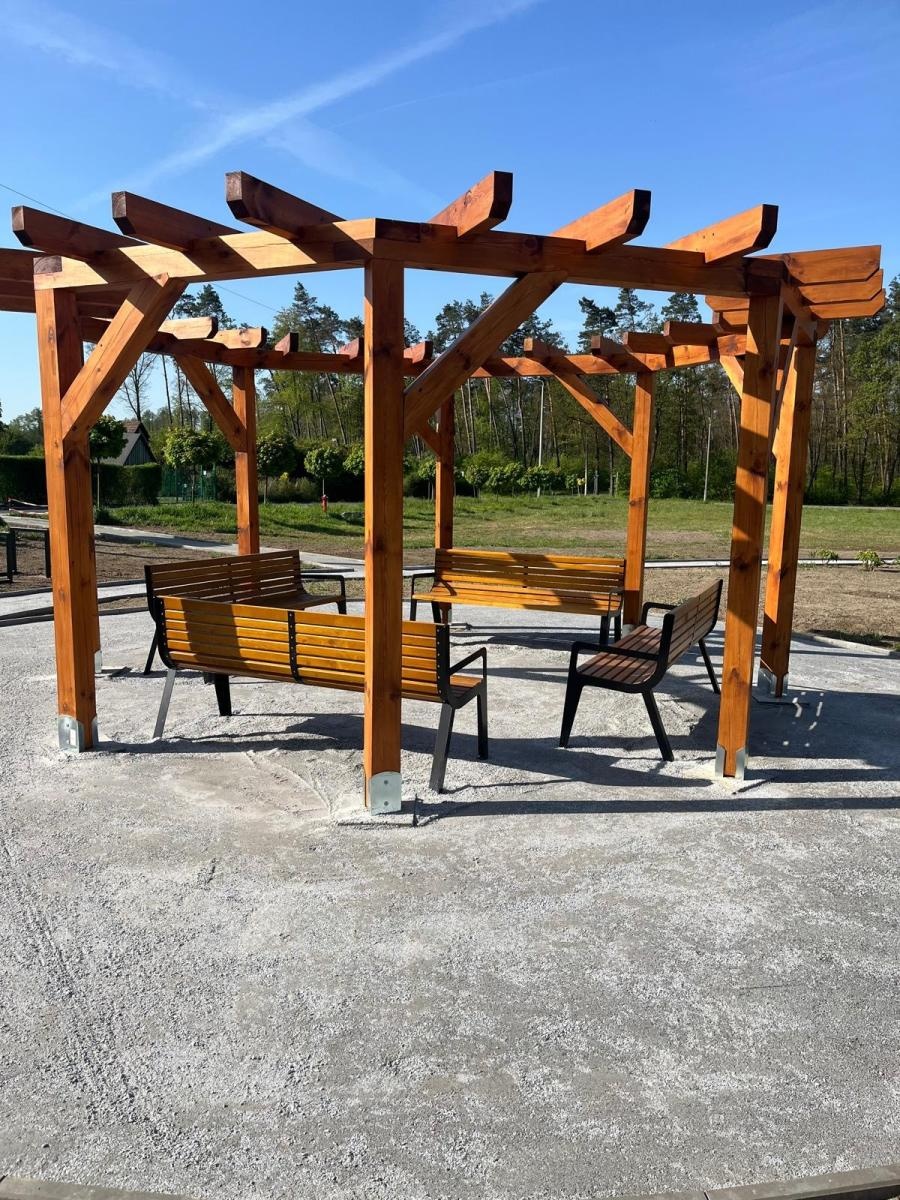 Zdjęcie w galerii na portalu naszraciborz.pl: W lutym podpisano umowę, dziś przecięto wstęgę. Kuźnia Raciborska ma ekopark wiadomości z regionu