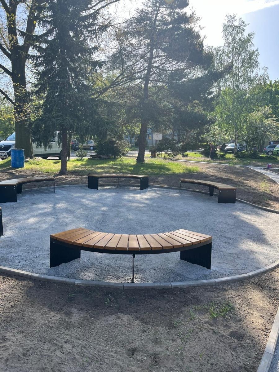 Zdjęcie w galerii na portalu naszraciborz.pl: W lutym podpisano umowę, dziś przecięto wstęgę. Kuźnia Raciborska ma ekopark wiadomości z regionu