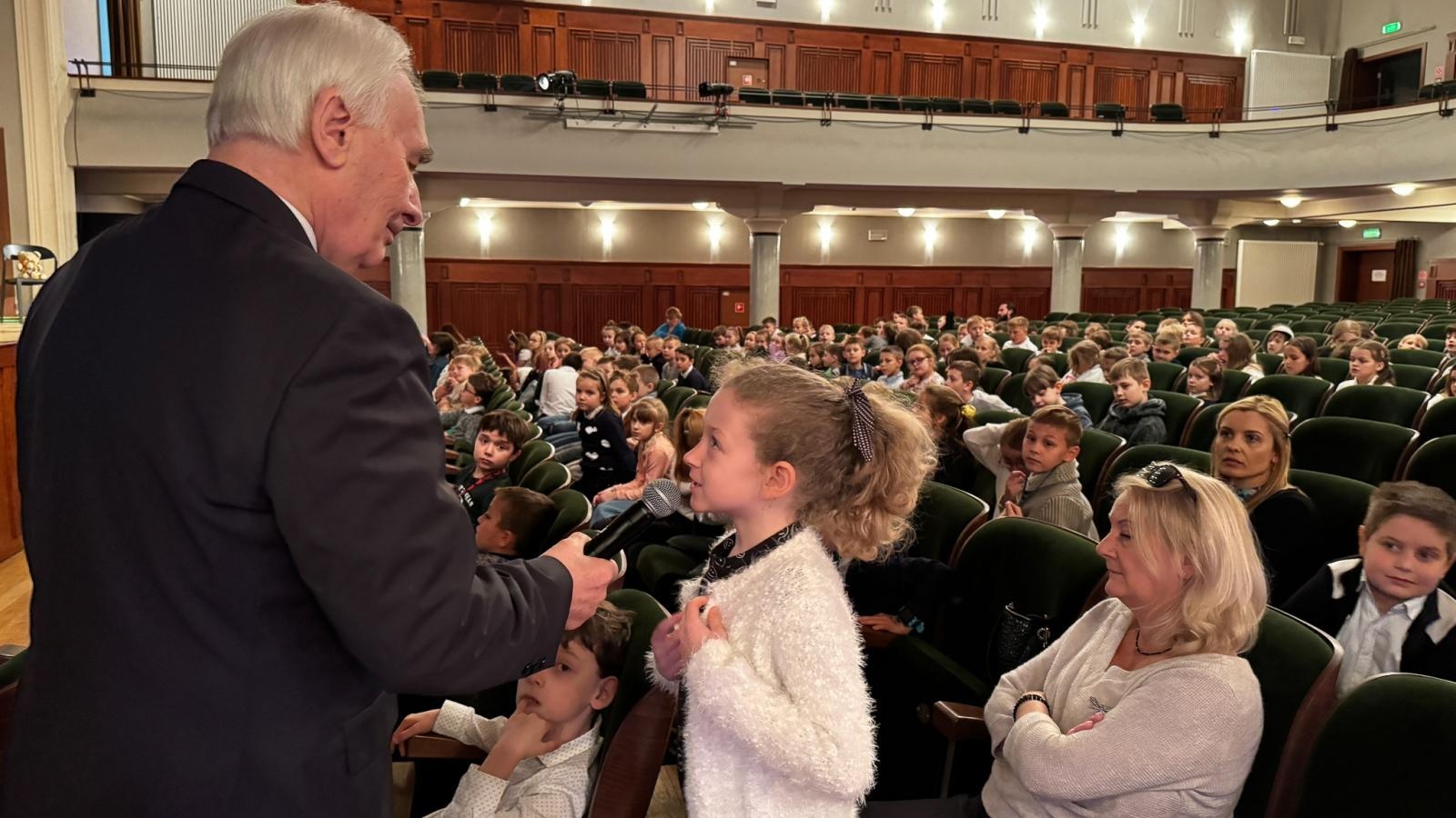 Zdjęcie w galerii na portalu naszraciborz.pl: Historia muzyki na cztery gitary. Lutnia bohaterką koncertów umuzykalniających w RCK wiadomości z regionu