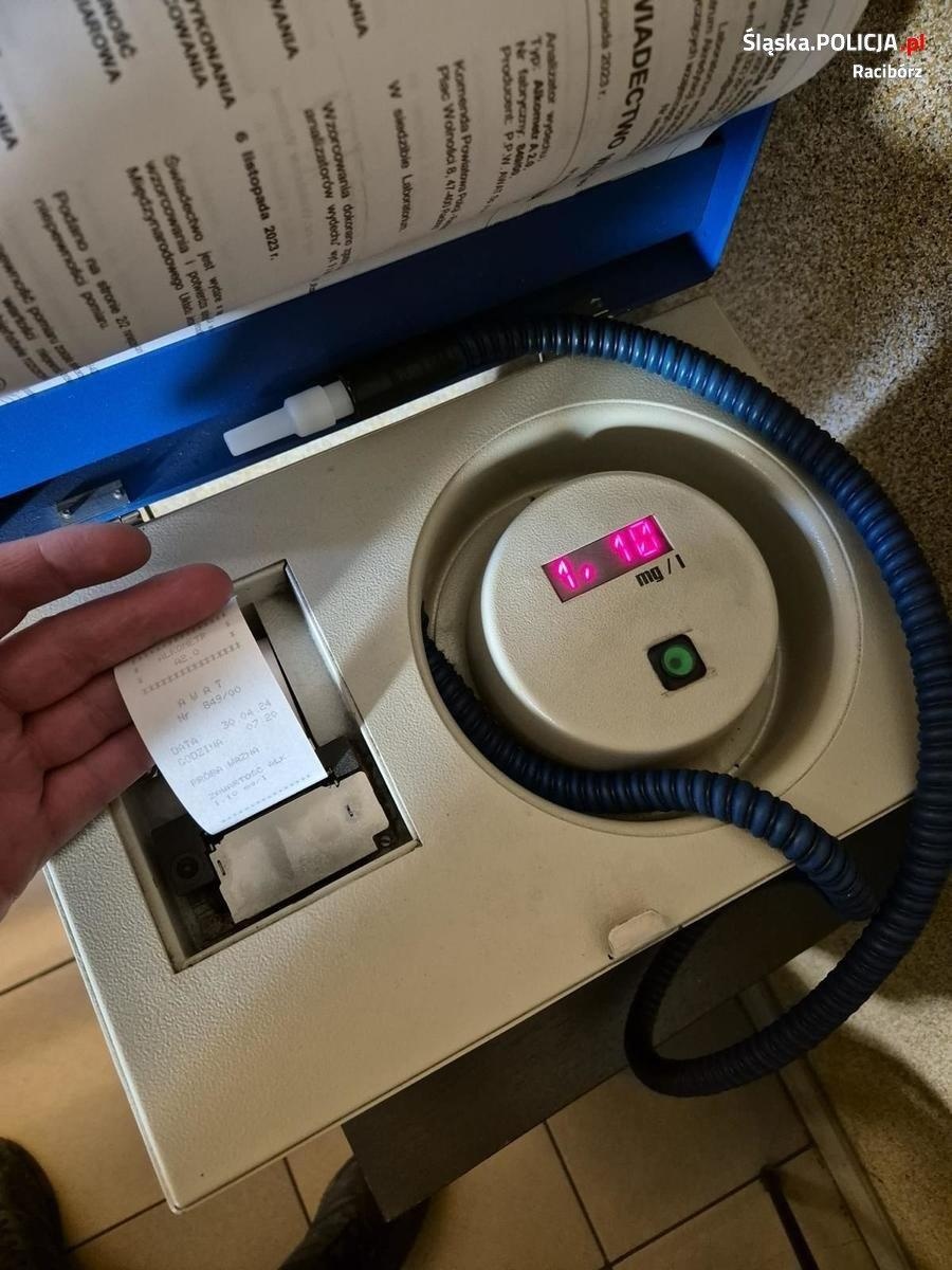 Zdjęcie w galerii na portalu naszraciborz.pl: Uszkodził dwa samochody. Poszkodowany ruszył w pościg wiadomości z regionu