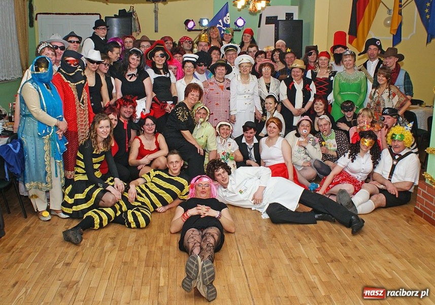 Zdjęcie w galerii na portalu naszraciborz.pl: Grzebanie basa w Nędzy wiadomości z regionu