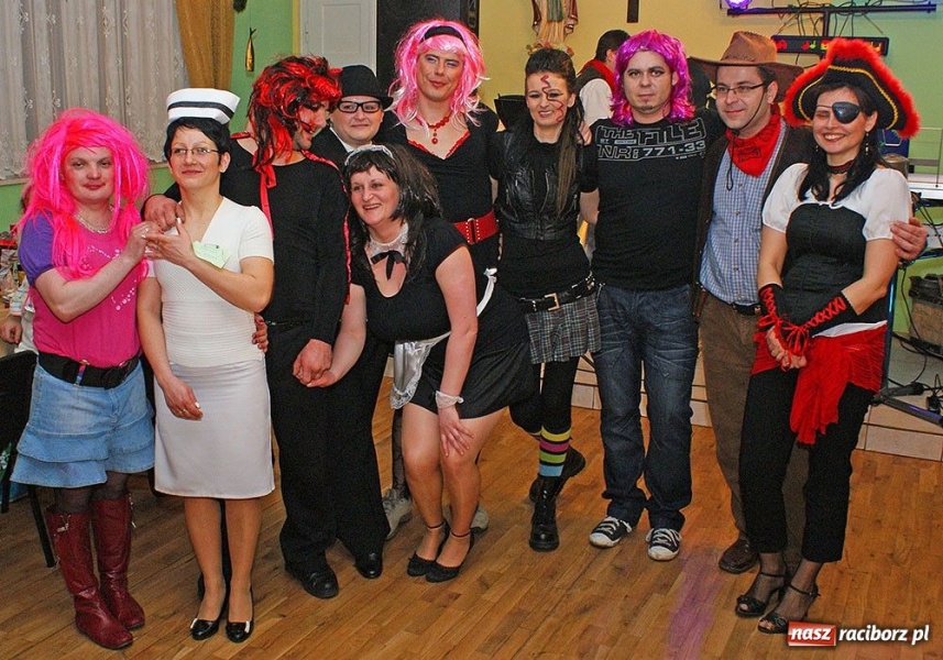 Zdjęcie w galerii na portalu naszraciborz.pl: Grzebanie basa w Nędzy wiadomości z regionu