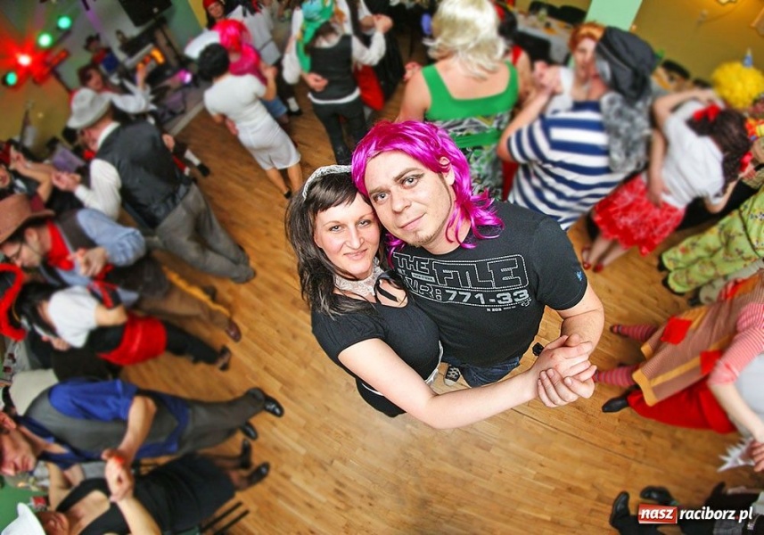 Zdjęcie w galerii na portalu naszraciborz.pl: Grzebanie basa w Nędzy wiadomości z regionu