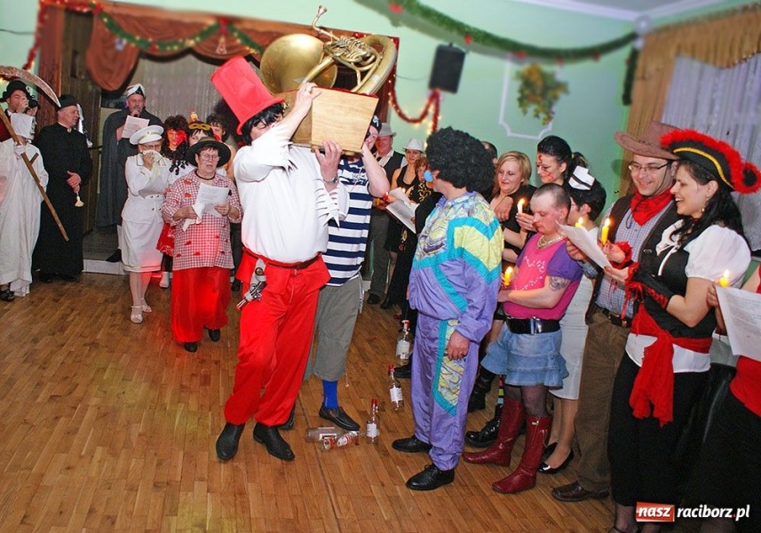 Zdjęcie w galerii na portalu naszraciborz.pl: Grzebanie basa w Nędzy wiadomości z regionu