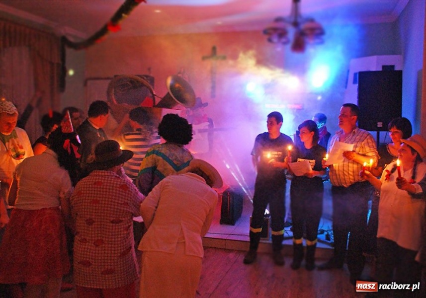 Zdjęcie w galerii na portalu naszraciborz.pl: Grzebanie basa w Nędzy wiadomości z regionu