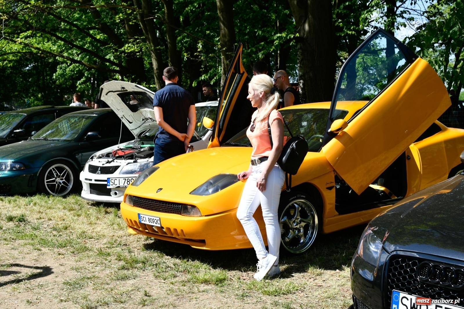 Zdjęcie w galerii na portalu naszraciborz.pl: Tuningowane wozy na Magicznej Plaży w Bukowie [FOTO i WIDEO] wiadomości z regionu