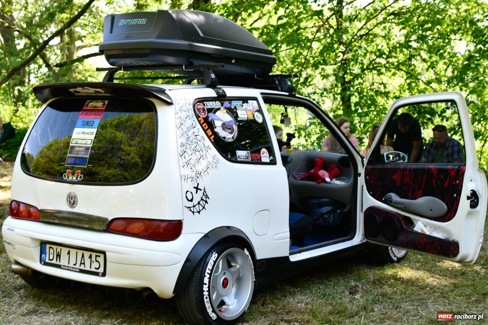 Zdjęcie w galerii na portalu naszraciborz.pl: Tuningowane wozy na Magicznej Plaży w Bukowie [FOTO i WIDEO] wiadomości z regionu